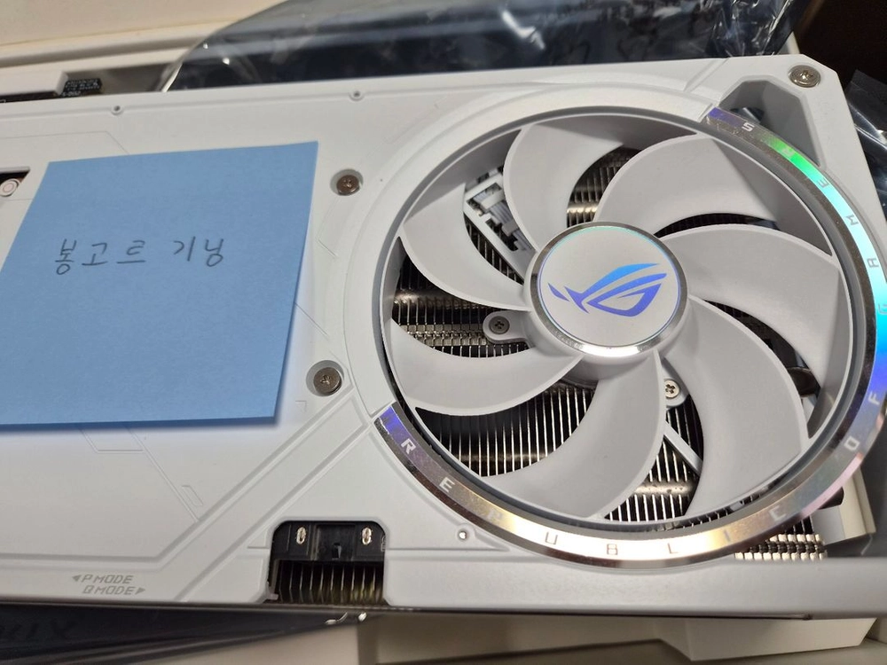 rtx5080 아스트랄 화이트 이미지