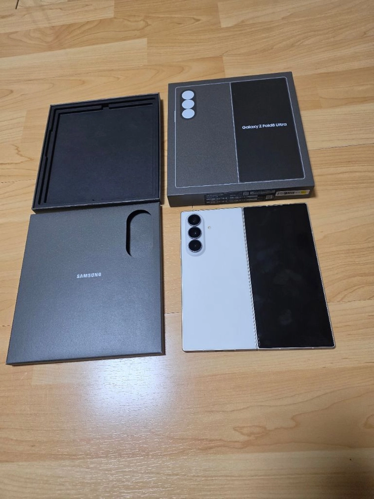 (새것급) 갤럭시 폴드8 울트라 자급제 1테라 크림 팔아요 이미지