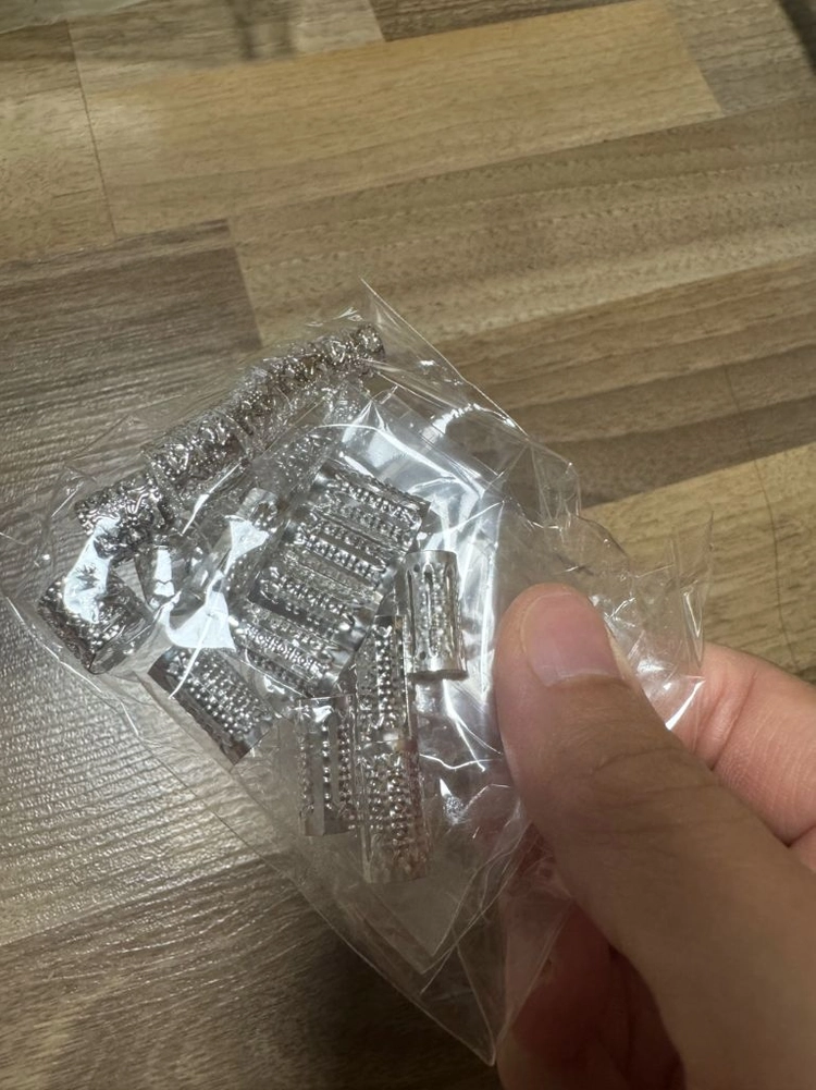 블랙 뿔테 안경, 선글라스, 신발 리본 참, 신발끈, 헤어 참 메탈 브레이스 이미지