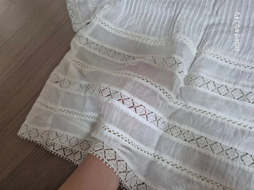 이자벨 핀턱 블라우스 이미지