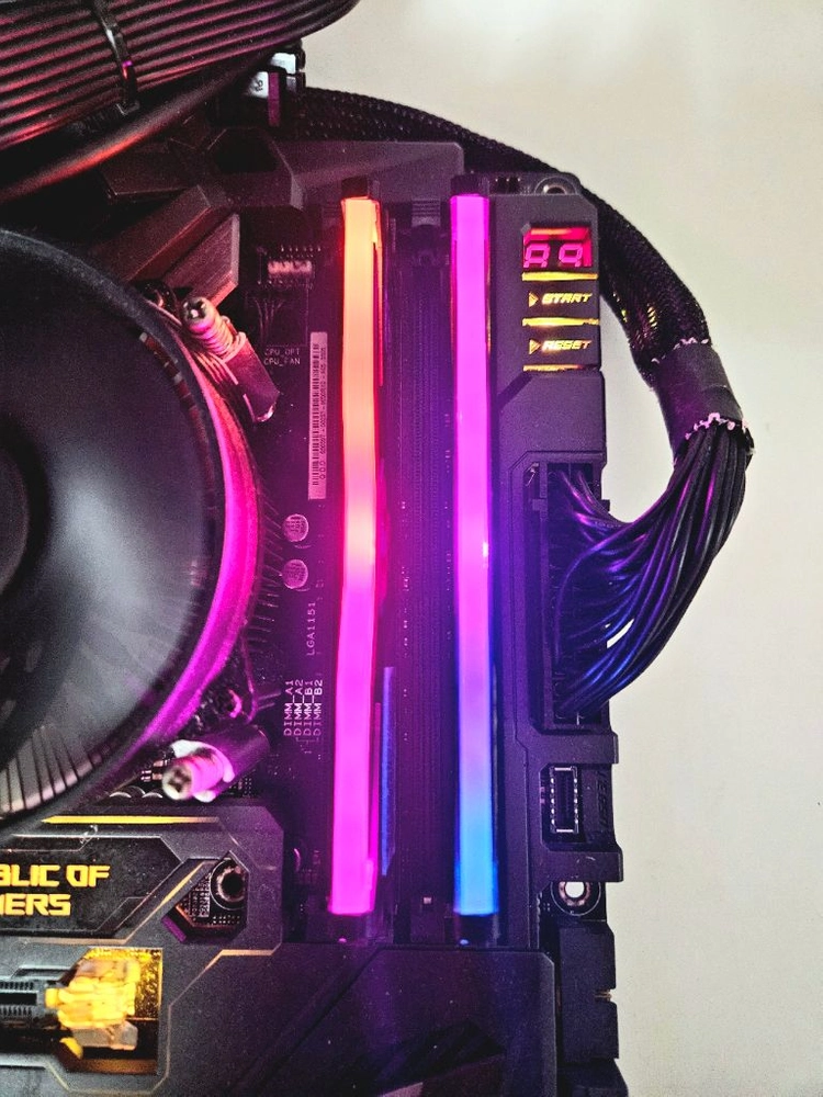 GeIL DDR4-3200 CL16 SUPER LUCE RGB Sync 블랙 패키지 (16GB(8Gx2)) 이미지