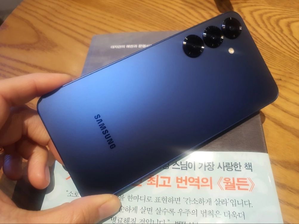 갤럭시S25 기본형 256GB 삼케플 가능 - 안심되는 중고거래