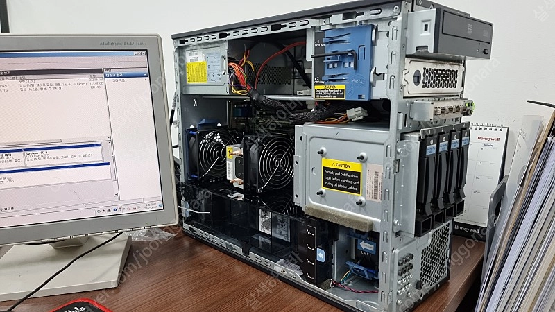 HP ML110 G7 / Xeon E31220, 8G, SSD 120G 2개, HDD 250G 2개, 모니터 포함 이미지
