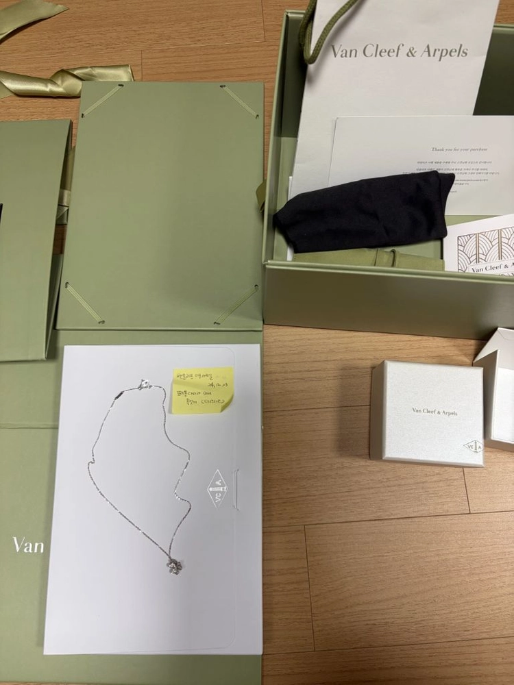반클리프아펠 프리볼다이아 미니 네크리스 목걸이(화골) 이미지