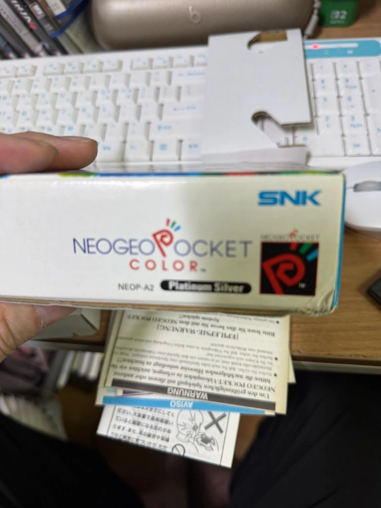 snk 네오지오 포켓 컬러 플래티넘 실버 A급 이미지