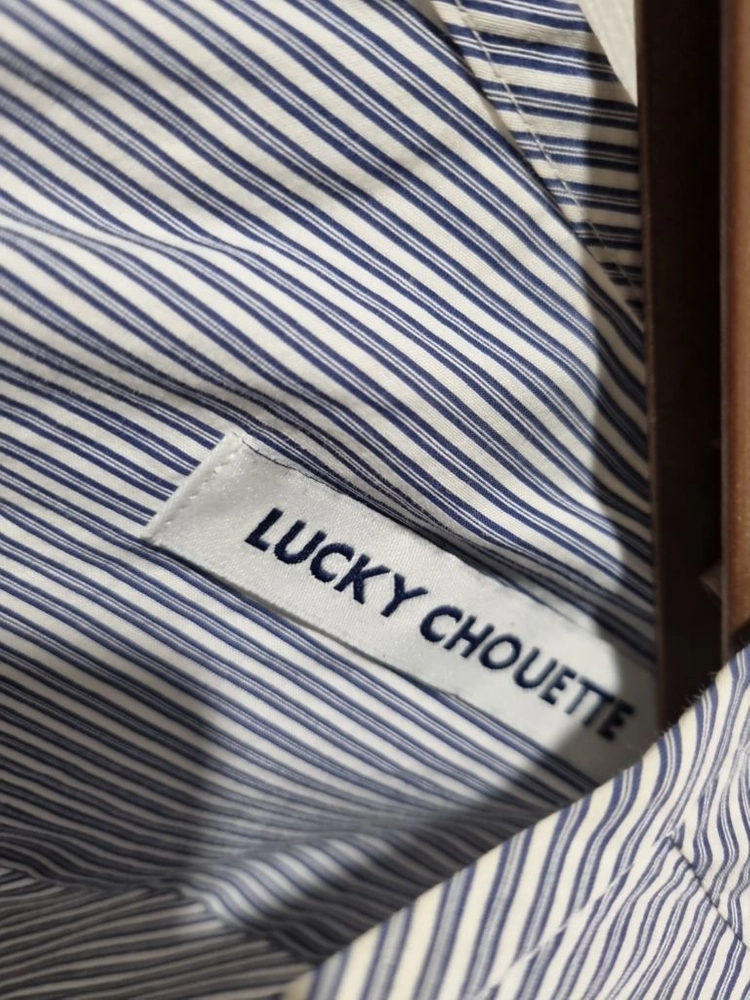 [럭키슈에뜨 LUCKY CHOUETTE] 스트라이프 릴랙스 프릴 소매 원피스 (블루 / 38) 이미지