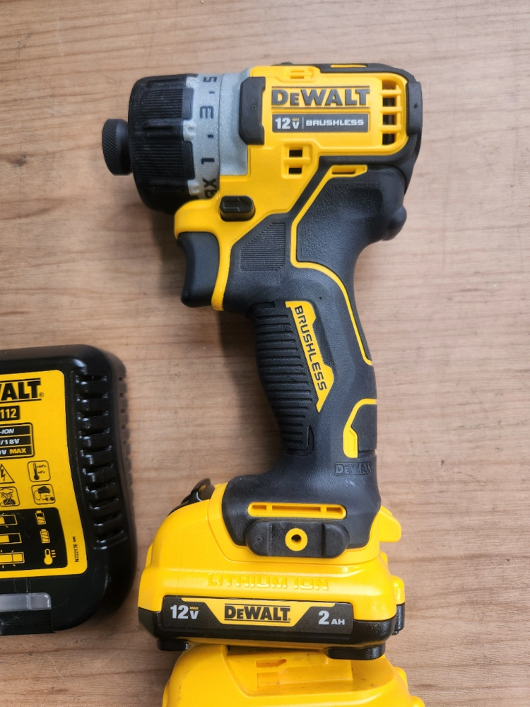 디월트12v 충전임팩 DCF601 A급 판매 이미지