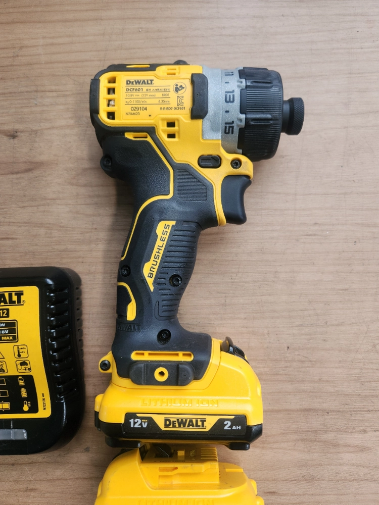 디월트12v 충전임팩 DCF601 A급 판매 이미지