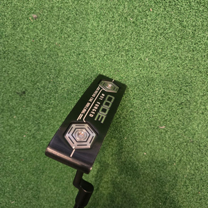 CODE 01 FORGED 단조 블랙 퍼터 이미지