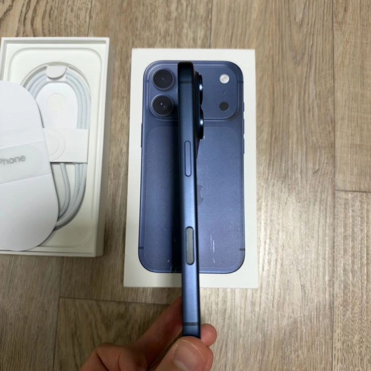 아이폰 17 프로 딥블루 256GB 이미지