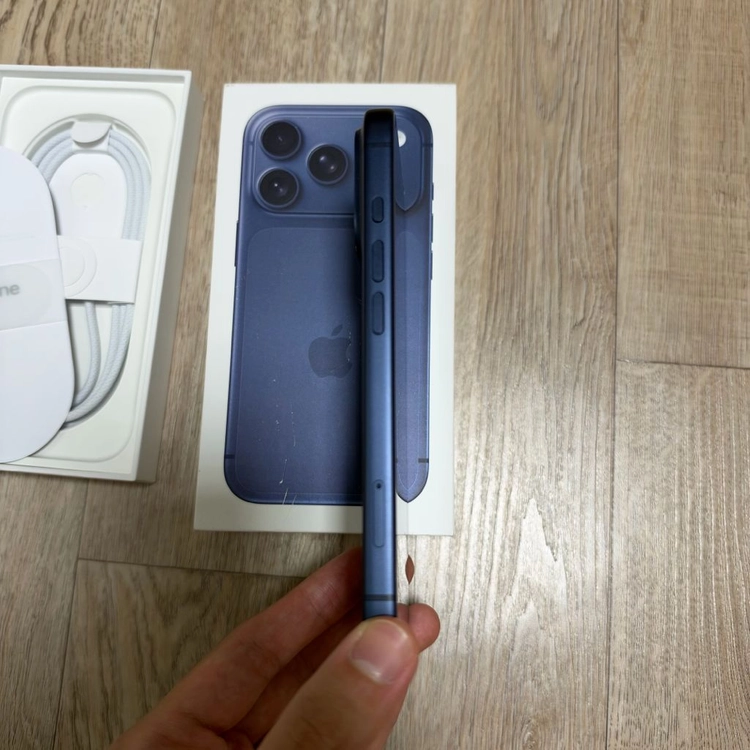 아이폰 17 프로 딥블루 256GB 이미지