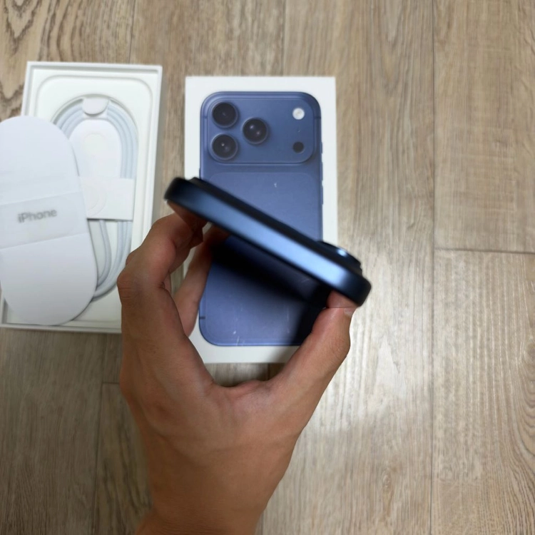 아이폰 17 프로 딥블루 256GB 이미지