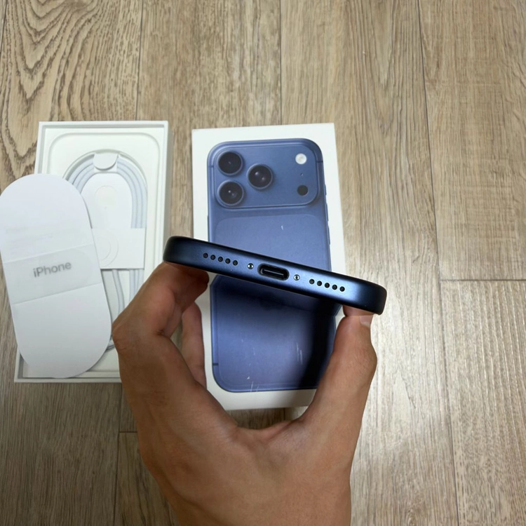 아이폰 17 프로 딥블루 256GB 이미지