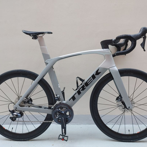 상태S급 19년 트렉 마돈 Madone SLR 6 Disc 카본 로드자전거 58사이즈 판매합니다. 이미지
