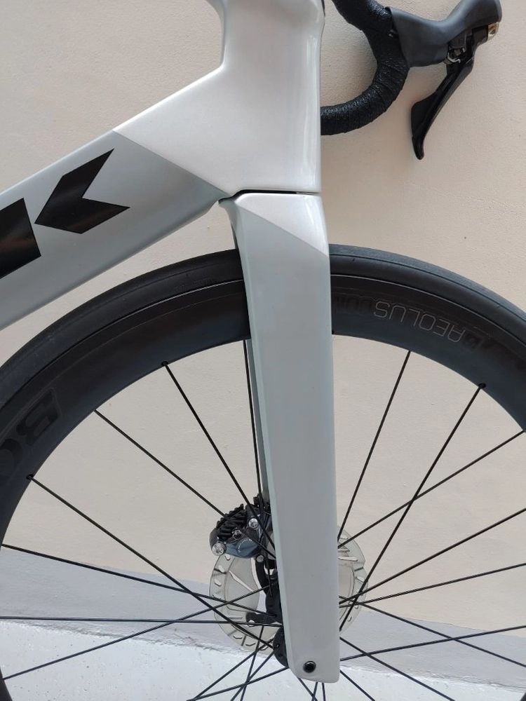 상태S급 19년 트렉 마돈 Madone SLR 6 Disc 카본 로드자전거 58사이즈 판매합니다. 이미지