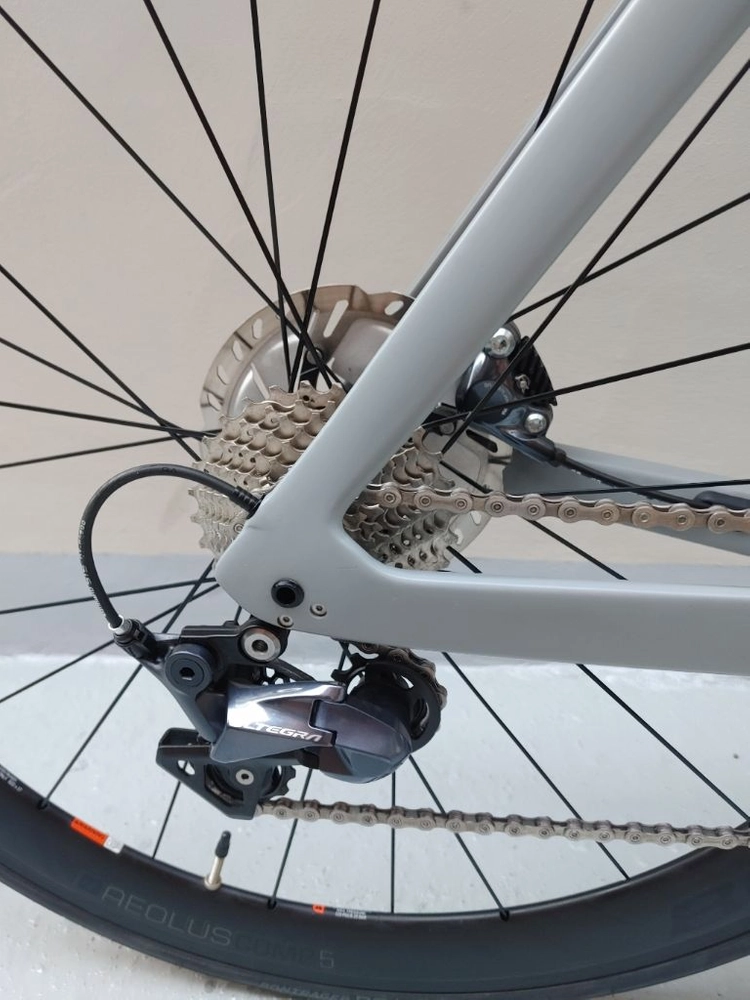 상태S급 19년 트렉 마돈 Madone SLR 6 Disc 카본 로드자전거 58사이즈 판매합니다. 이미지