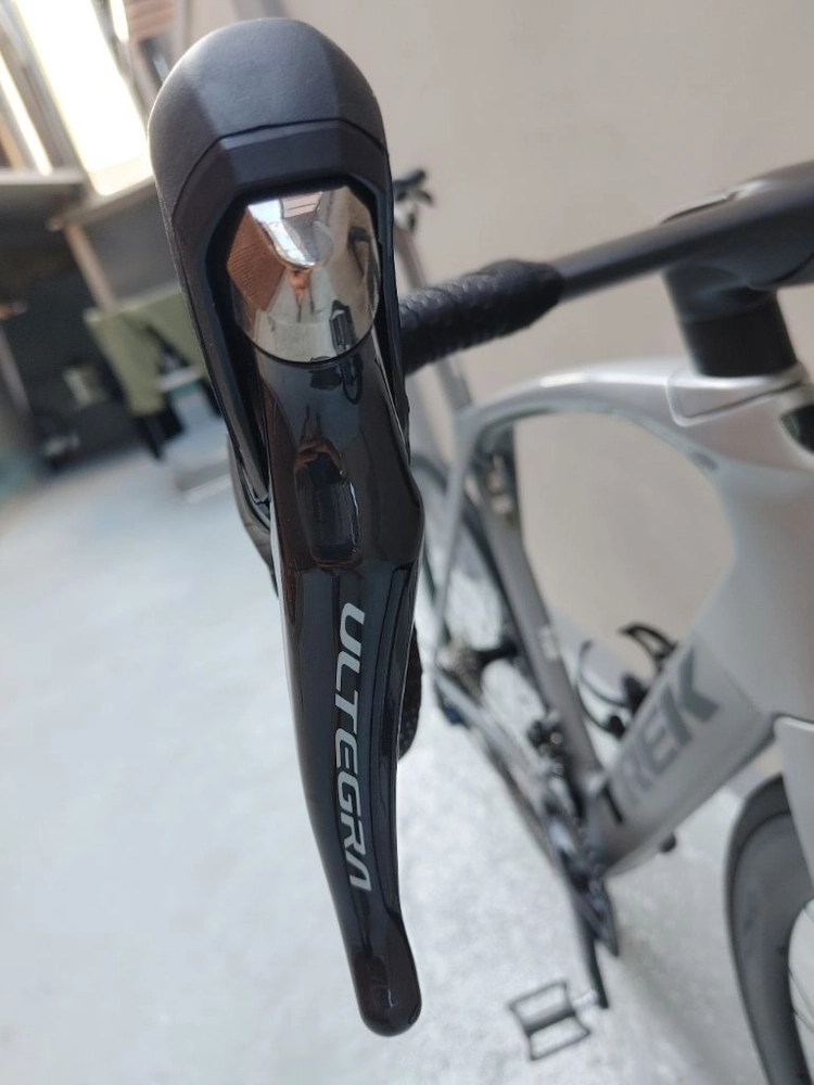 상태S급 19년 트렉 마돈 Madone SLR 6 Disc 카본 로드자전거 58사이즈 판매합니다. 이미지