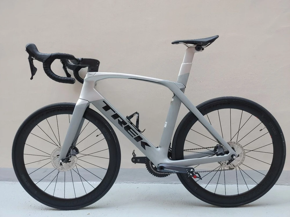 상태S급 19년 트렉 마돈 Madone SLR 6 Disc 카본 로드자전거 58사이즈 판매합니다. 이미지