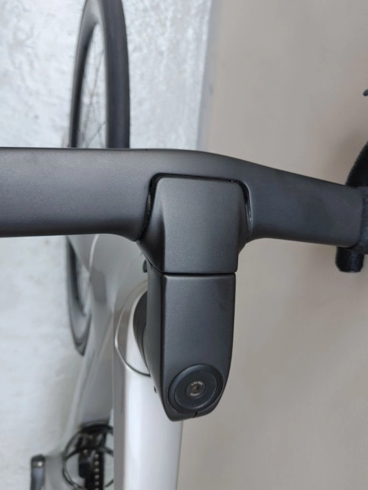 상태S급 19년 트렉 마돈 Madone SLR 6 Disc 카본 로드자전거 58사이즈 판매합니다. 이미지