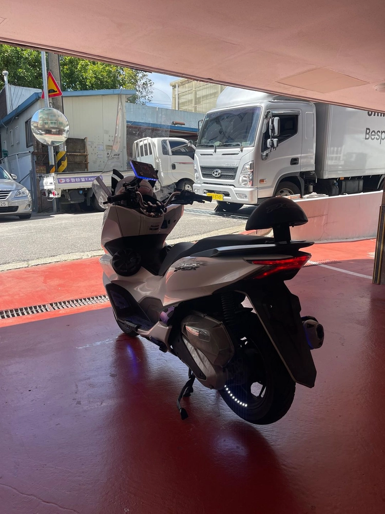 pcx125 23년식 3.2만Km 풀튜닝차량 저렴하게 판매합니다. 이미지