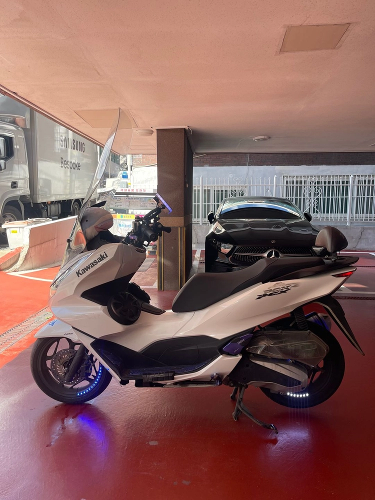 pcx125 23년식 3.2만Km 풀튜닝차량 저렴하게 판매합니다. 이미지