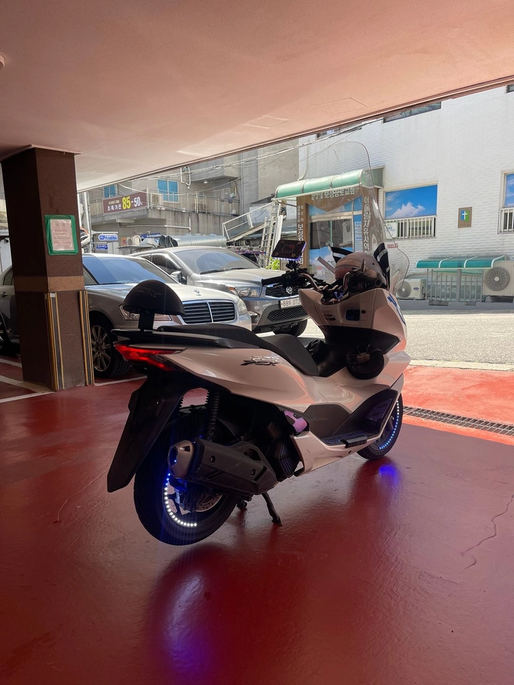 pcx125 23년식 3.2만Km 풀튜닝차량 저렴하게 판매합니다. 이미지
