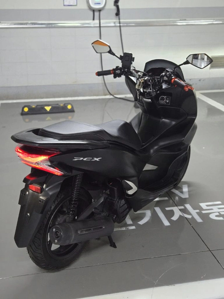 혼다 Pcx125 스쿠터 18년식 상태 좋아요 이미지