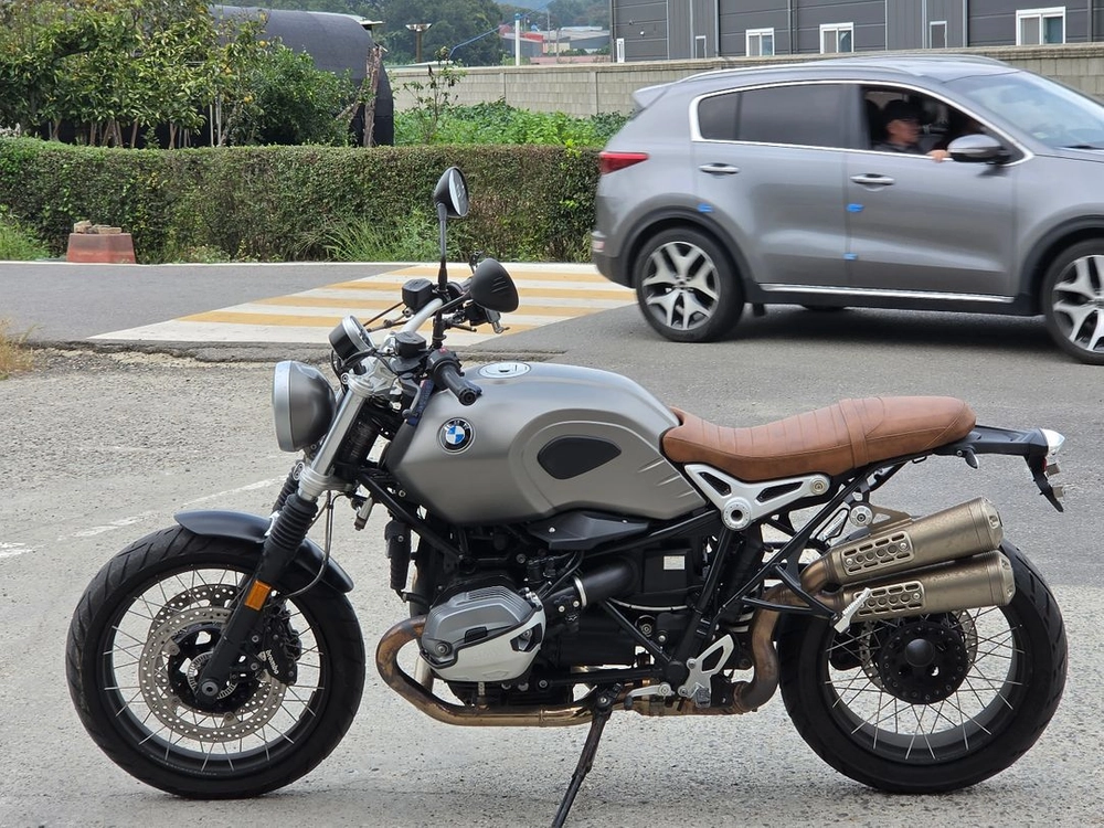 BMW알나인티스크램블러/18년식/1만키로/950만원 이미지