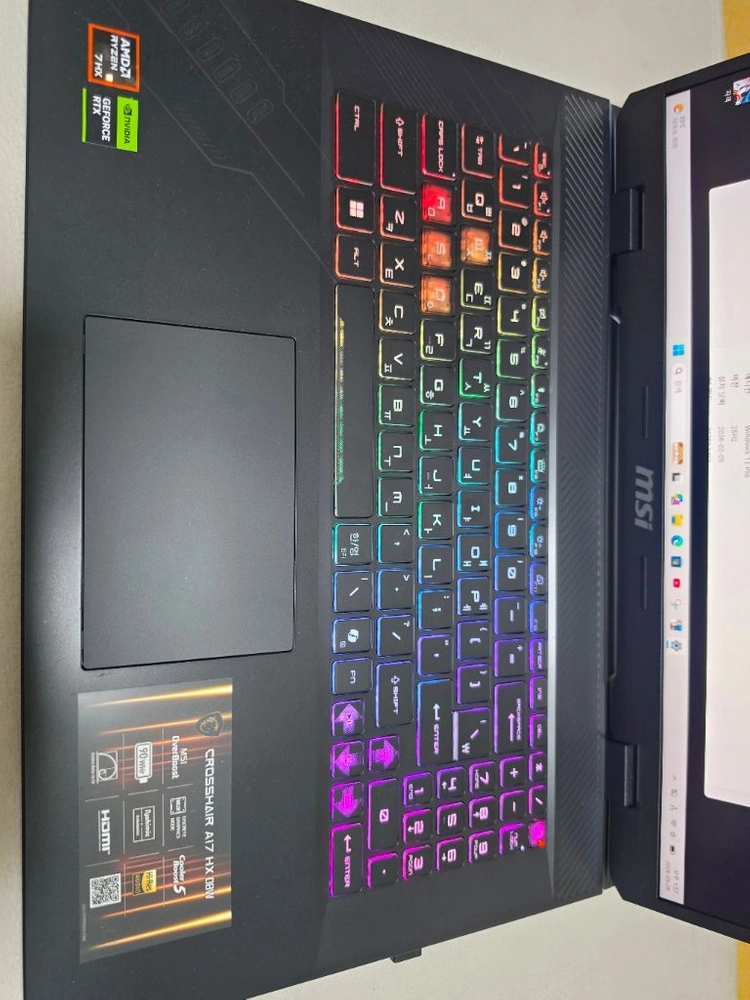 고사양 게이밍 노트북 MSI 크로스헤어 A17 HX D8WFKG (32GB / 1TB / RTX5060) 팝니다 이미지