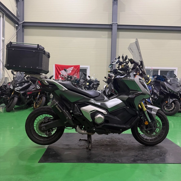 혼다 x-adv750 23년식 아크라 구변o 준튜닝 스쿠터 판매합니다 이미지
