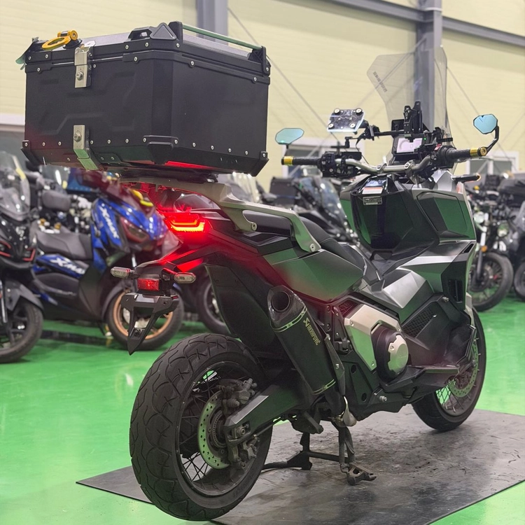 혼다 x-adv750 23년식 아크라 구변o 준튜닝 스쿠터 판매합니다 이미지