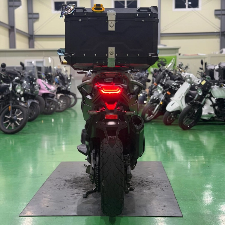 혼다 x-adv750 23년식 아크라 구변o 준튜닝 스쿠터 판매합니다 이미지