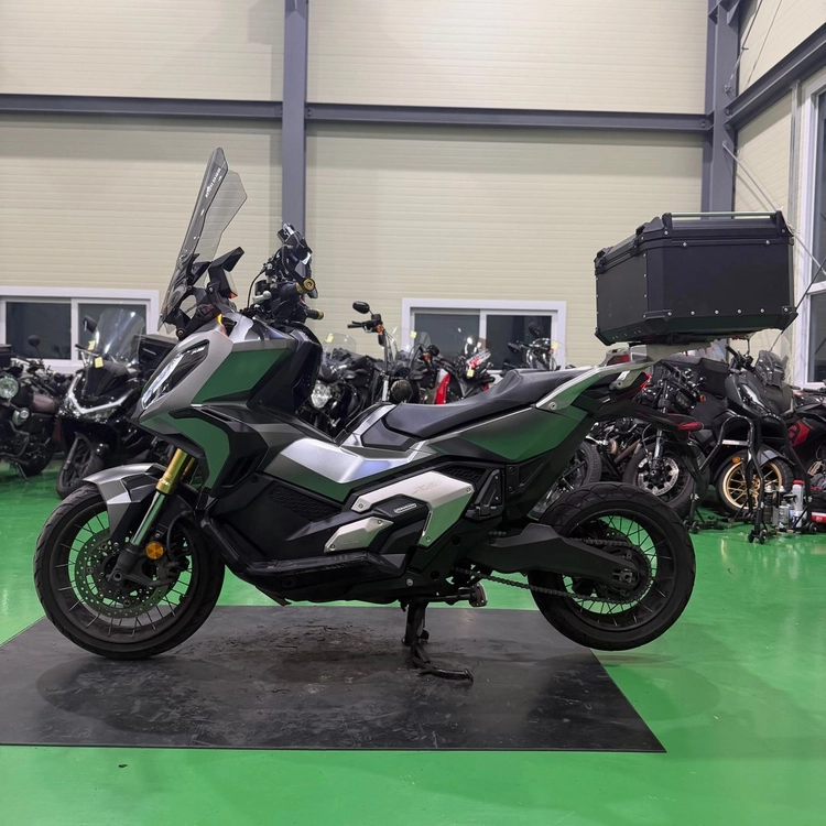 혼다 x-adv750 23년식 아크라 구변o 준튜닝 스쿠터 판매합니다 이미지