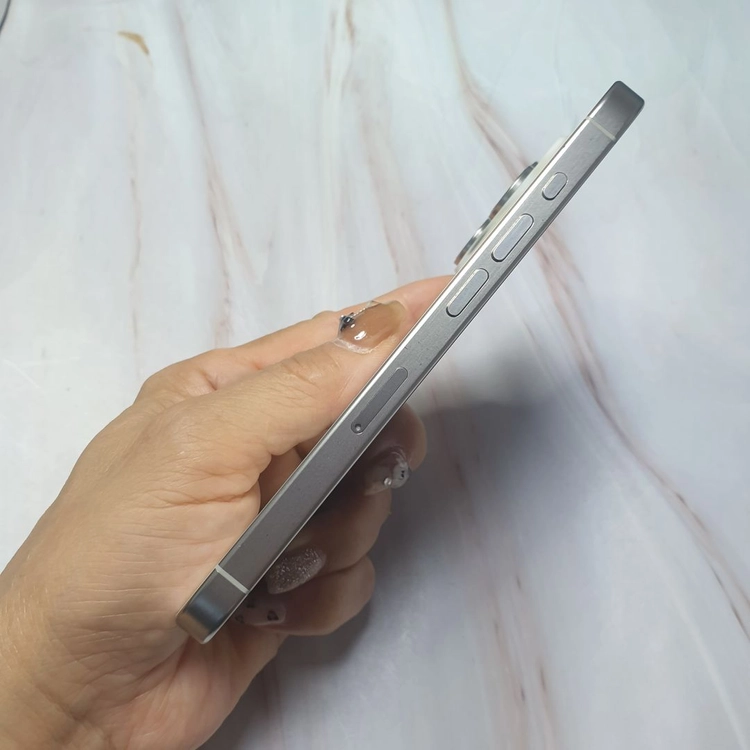 아이폰15프로 화이트티타늄 256G A급 저렴히 판매합니다 이미지