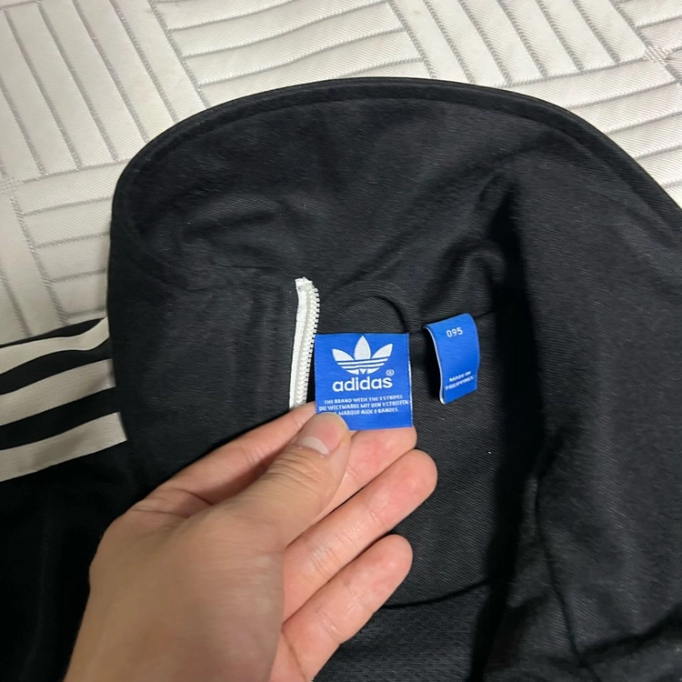 아디다스 유로파 져지 95 트랙팁 삼선 집업 블랙 검흰 데일리 이미지
