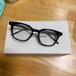 젠틀몬스터 쿠보 풀박스 이미지