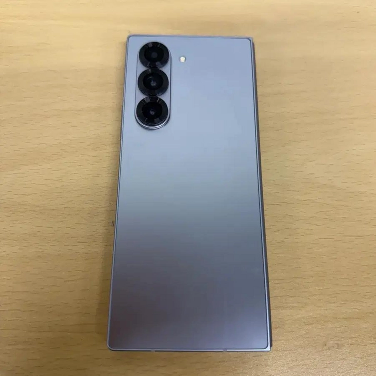 갤럭시Z폴드6 실버 S급 512GB - 안심되는 중고거래