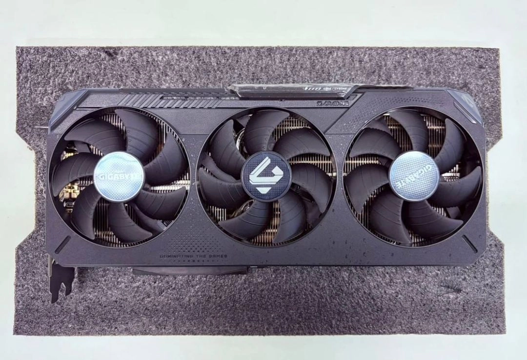 GIGABYTE 라데온 RX9070XT GAMING OC D6 16GB - 안심되는 중고거래