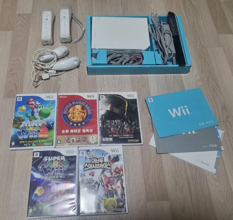 (무료배송)닌텐도 Wii 2인 세트 + CD 5장 일괄 판매 이미지