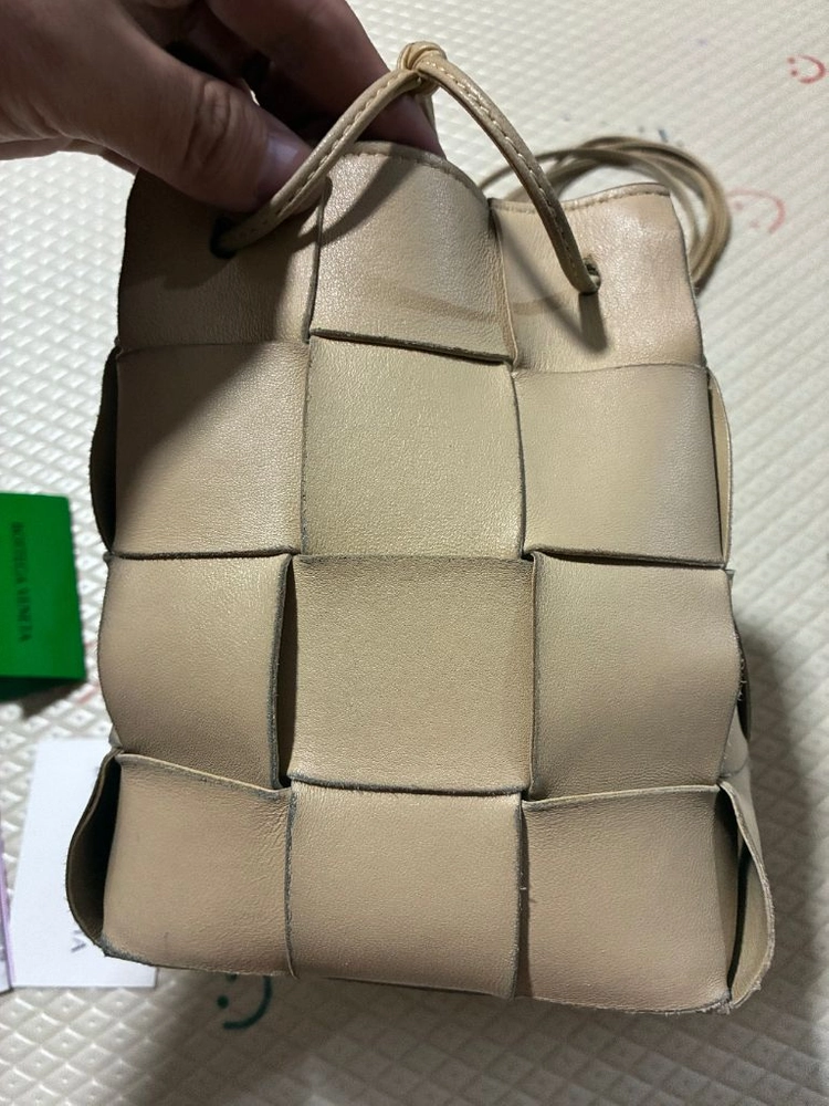 보테가베네타 정품 카세트 버킷백 베이지 이미지