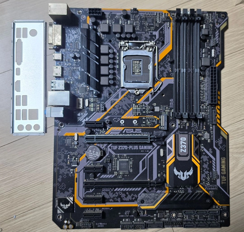 Asus Z370-plus gaming 메인보드 팔아요 이미지