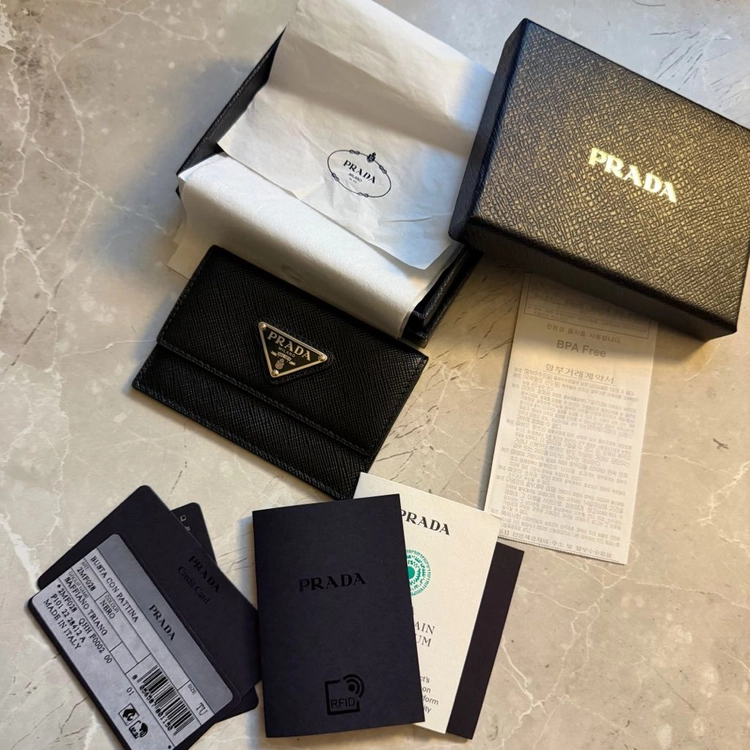 정품 프라다 카드지갑 이미지