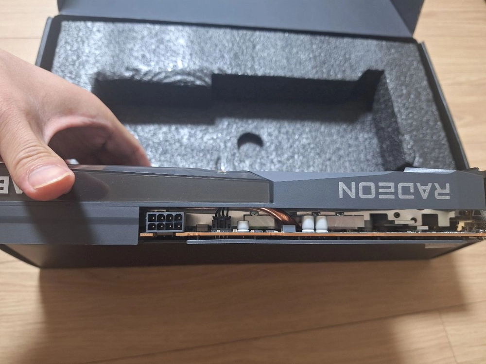 라데온 RX 6600 그래픽카드 이미지