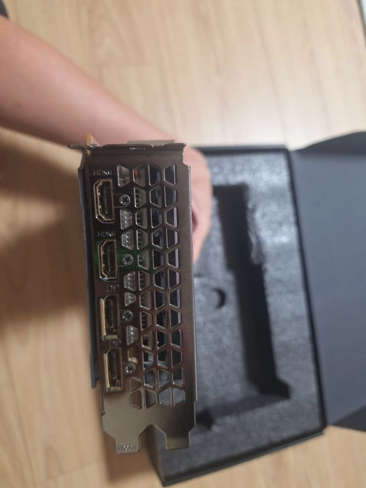 라데온 RX 6600 그래픽카드 이미지
