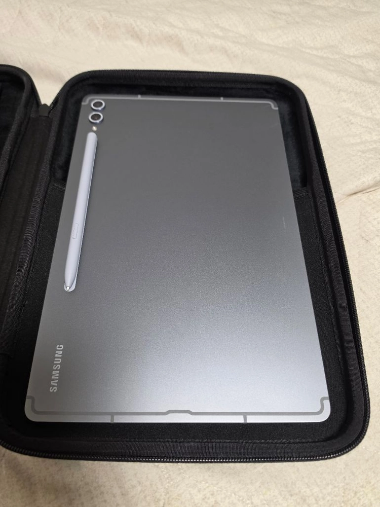 갤럭시 탭 S10+ Wi-Fi 문스톤그레이 512GB (SM-X820NZAEKOO) + 삼성 정품 키보드 북커버 이미지