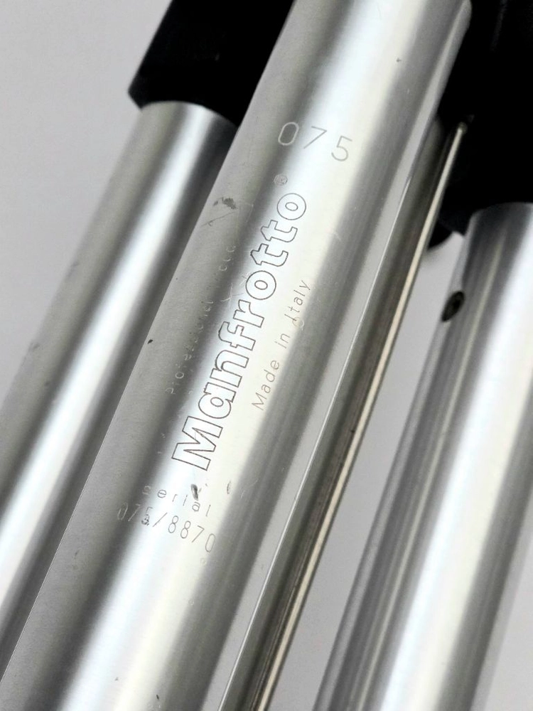 맨프로토 Manfrotto 075 대형 카메라 삼각대 이미지