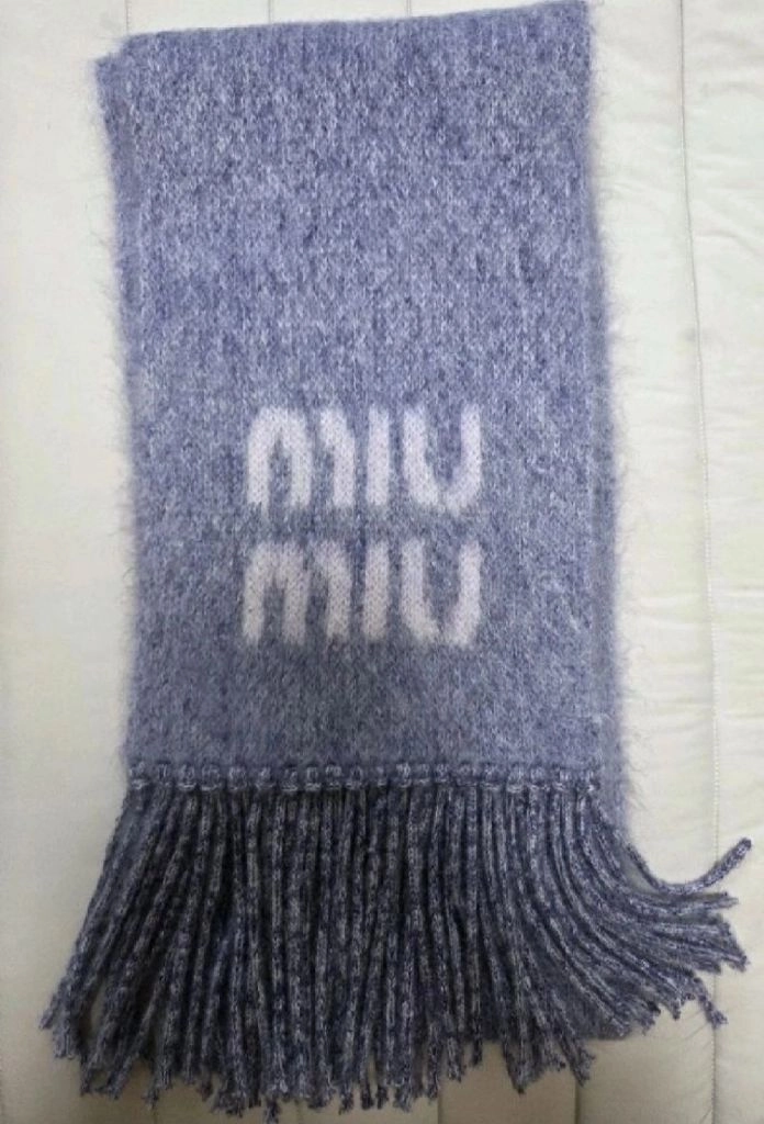 미우미우 모헤어 머플러 이미지