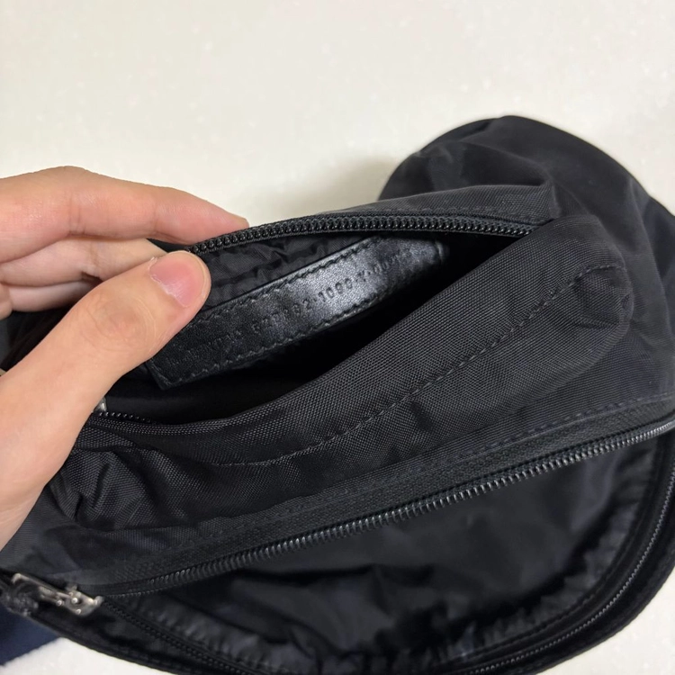 발렌시아가 로고 힙색 벨트백 자수 이미지