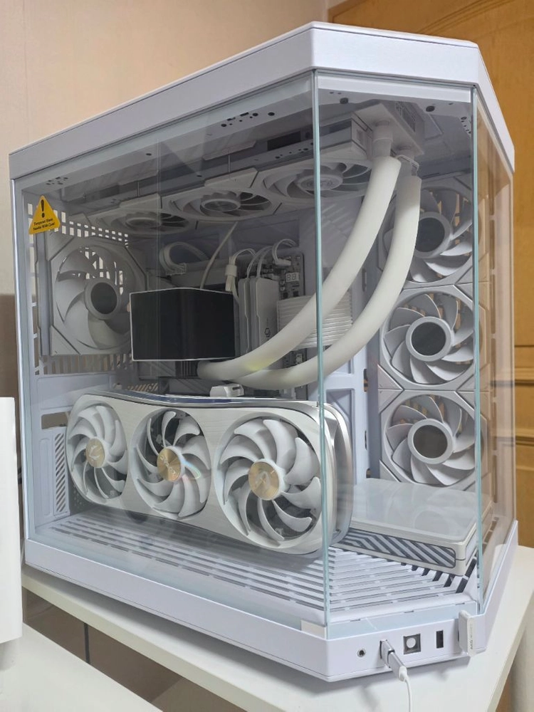화이트 y70 리안리LCD 4080 9800x3d 본체 블랙으로 교환 - 안심되는 중고거래