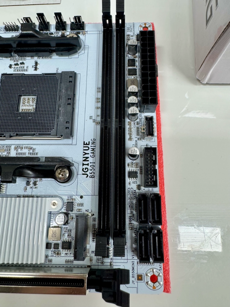 JGINYUE B550i GAMING AM4 메인보드 이미지